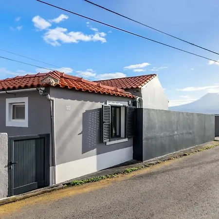 Charming House In Do Almoxarife With Sea View.