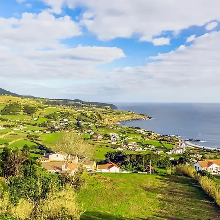 Charming House In Do Almoxarife With Sea View. Feriehus