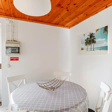 Charming House In Do Almoxarife With Sea View. Feriehus Praia do Almoxarife