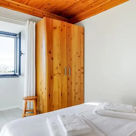 Holiday home Charming House In Do Almoxarife With Sea View. Praia do Almoxarife