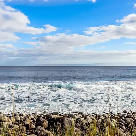 Charming House In Do Almoxarife With Sea View.