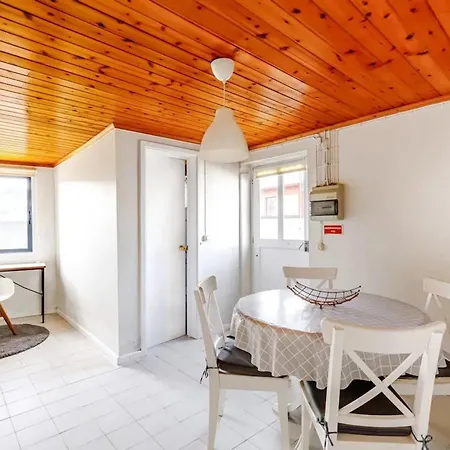 Charming House In Do Almoxarife With Sea View. Feriehus