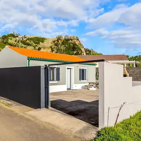 Charming House In Do Almoxarife With Sea View. Feriehus *