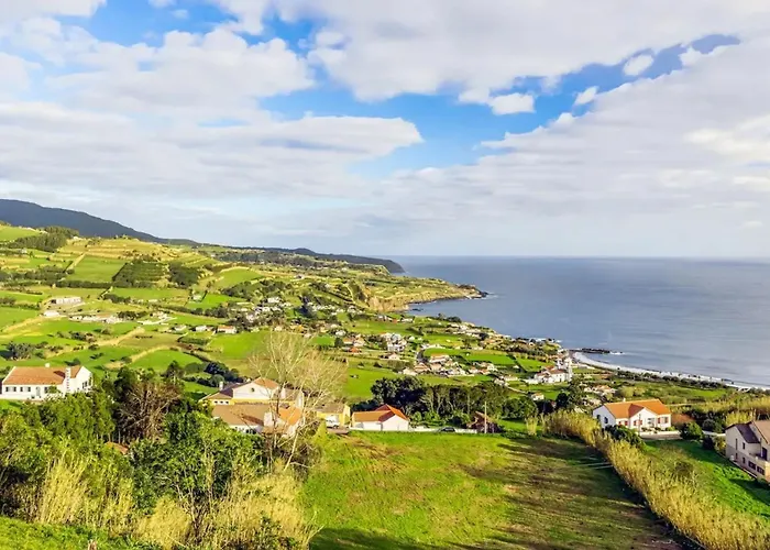 Charming House In Do Almoxarife With Sea View. Vakantiehuis