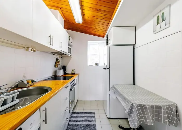 Charming House In Do Almoxarife With Sea View. Praia do Almoxarife