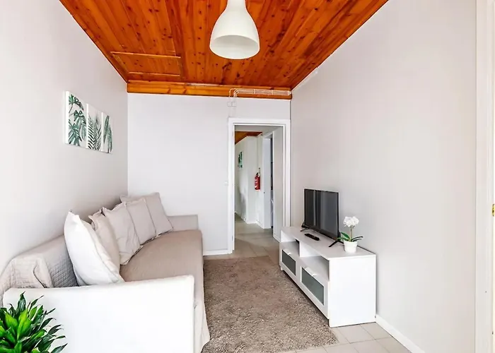 Charming House In Do Almoxarife With Sea View. Vakantiehuis