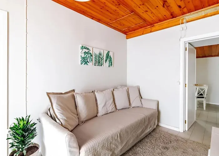 Charming House In Do Almoxarife With Sea View. Vakantiehuis Praia do Almoxarife