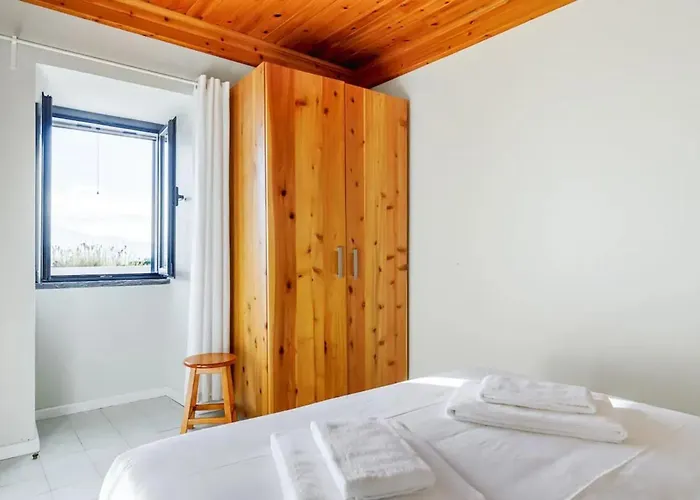 Vakantiehuis Charming House In Do Almoxarife With Sea View. Praia do Almoxarife