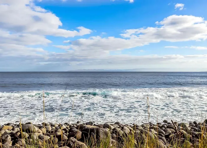 Charming House In Do Almoxarife With Sea View.