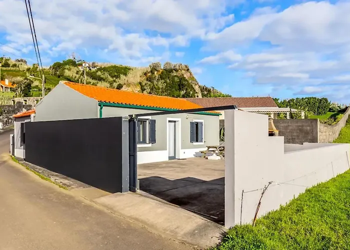 Charming House In Do Almoxarife With Sea View. Vakantiehuis *